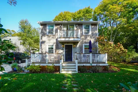 14 Huntington Avenue Oak Bluffs MA 02557