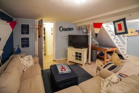 14 Huntington Avenue Oak Bluffs MA 02557