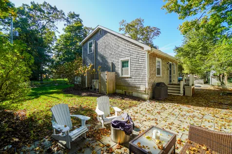 14 Huntington Avenue Oak Bluffs MA 02557