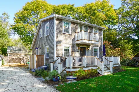 14 Huntington Avenue Oak Bluffs MA 02557
