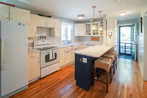 14 Huntington Avenue Oak Bluffs MA 02557