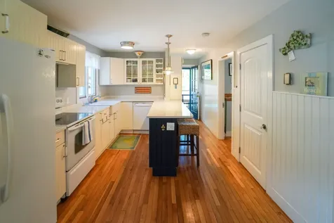 14 Huntington Avenue Oak Bluffs MA 02557