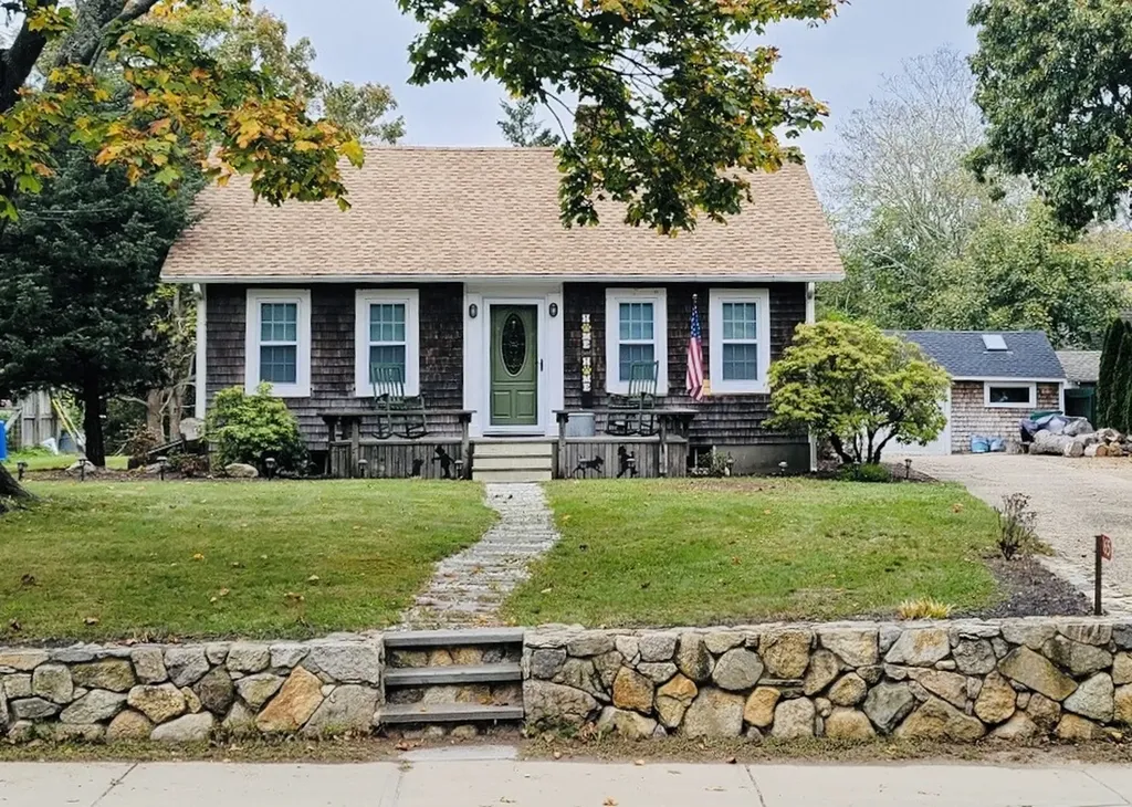 165 State Road Vineyard Haven MA 02568