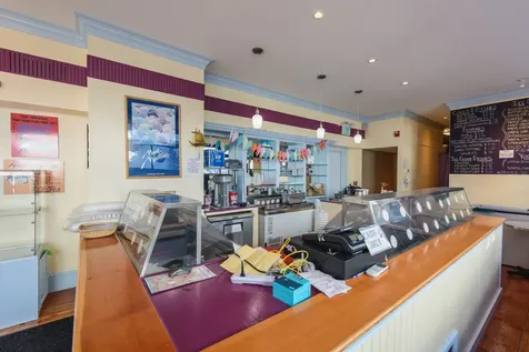 48 Main Street Vineyard Haven MA 02568
