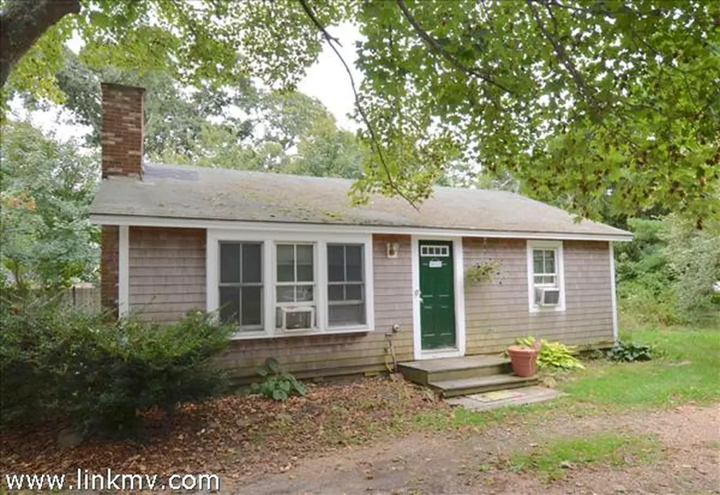 130 Wing Road Oak Bluffs MA 02557