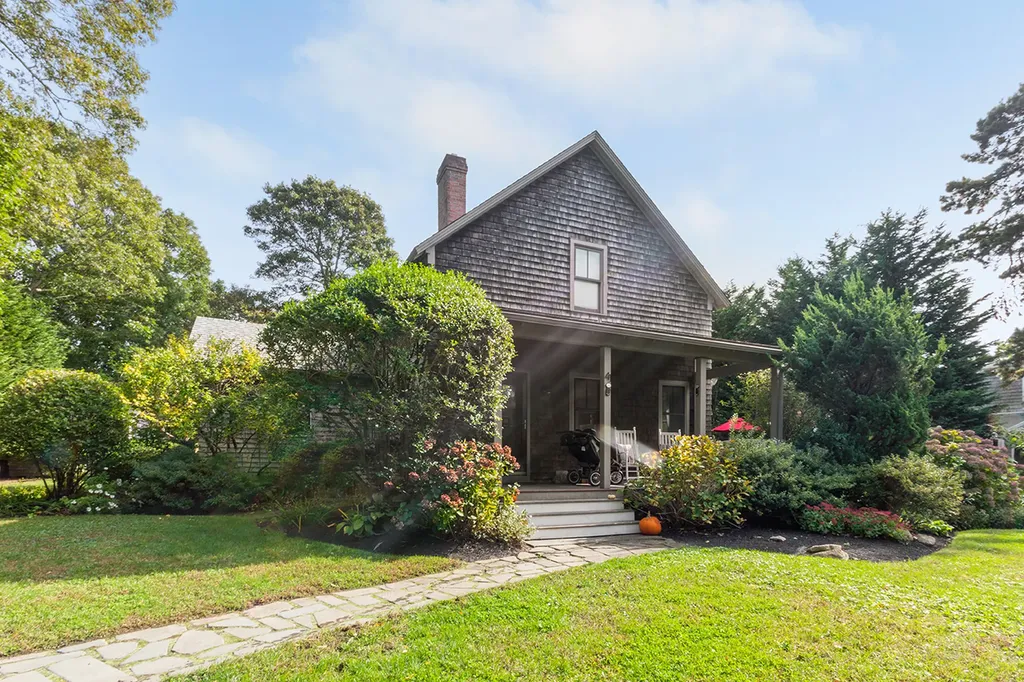 41 Buena Vista Avenue Oak Bluffs MA 02557
