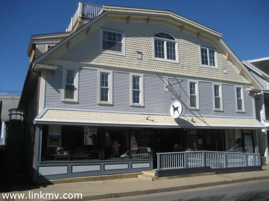 37 Circuit Avenue Oak Bluffs MA 02557