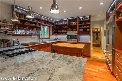29 Bayes Hill Road Oak Bluffs MA 02557
