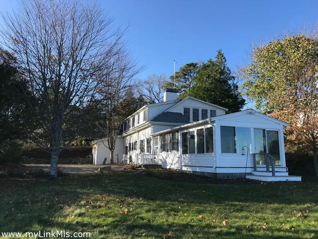 43 Crocker Avenue Vineyard Haven MA 02568