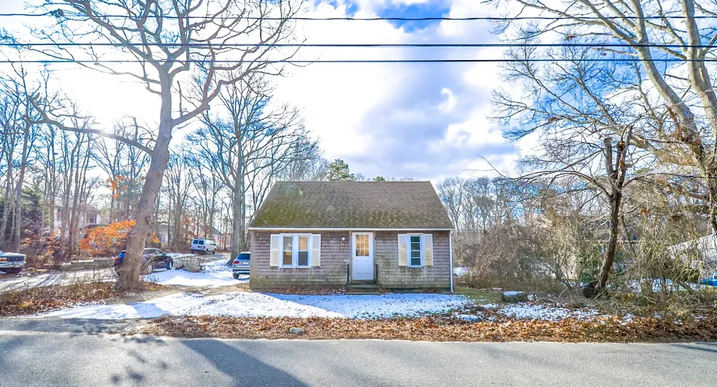 84 Lake Street Vineyard Haven MA 02568