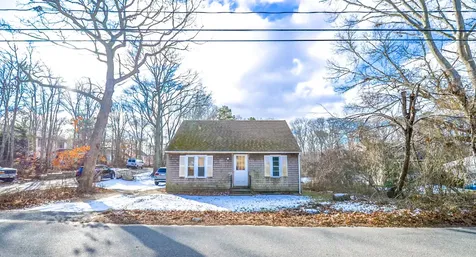 84 Lake Street Vineyard Haven MA 02568