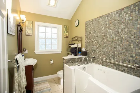 3 Lauras Way Oak Bluffs MA 02557