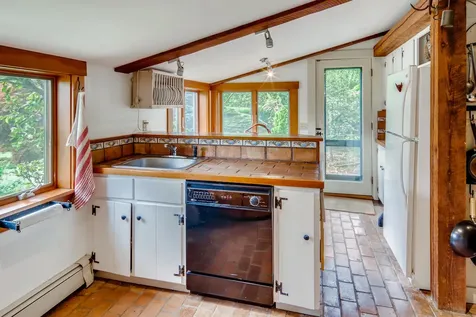 42 Looks Pond Way West Tisbury MA 02575