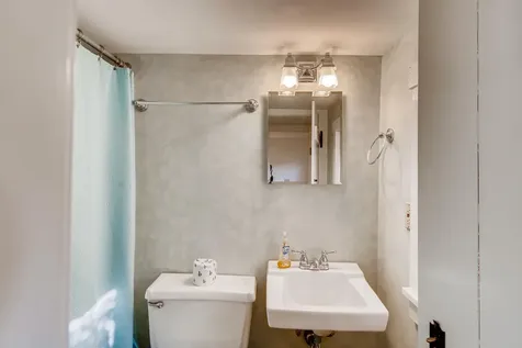 42 Looks Pond Way West Tisbury MA 02575