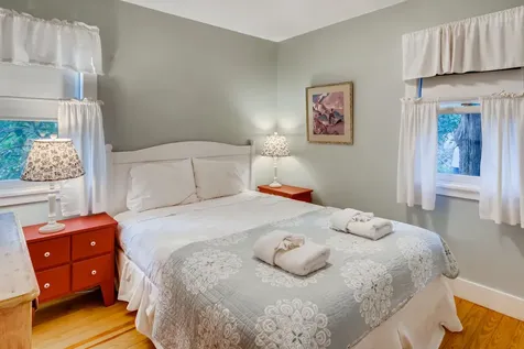 42 Looks Pond Way West Tisbury MA 02575