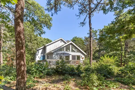 15 Vickers Street Edgartown MA 02539
