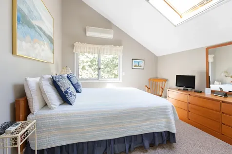 15 Vickers Street Edgartown MA 02539