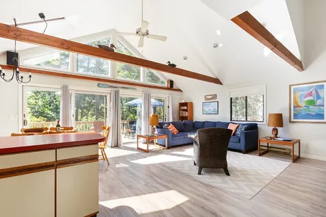 15 Vickers Street Edgartown MA 02539