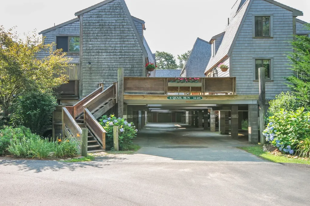 4 Quail Run Oak Bluffs MA 02557