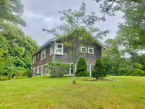 26 Davis Street Vineyard Haven MA 02568