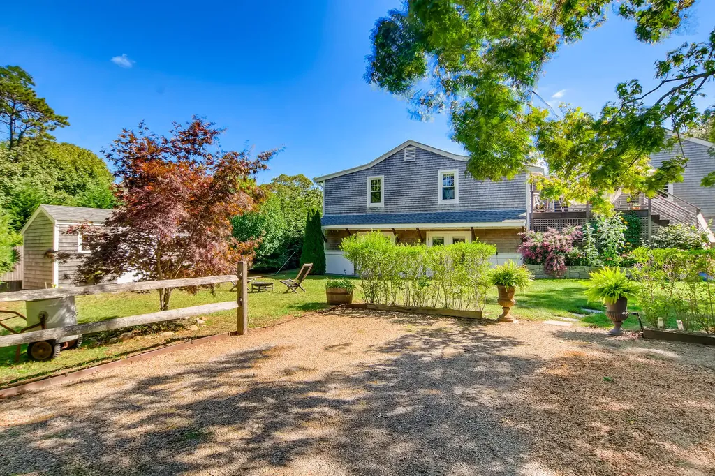 20 Hinckley Circle Vineyard Haven MA 02568