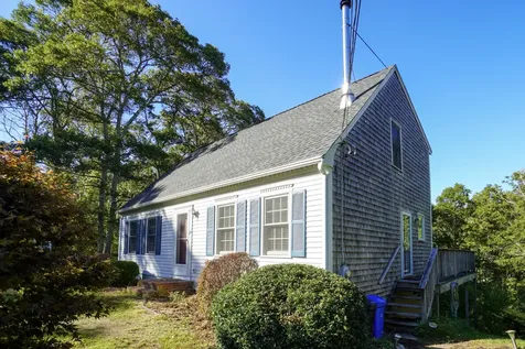 24 Circuit Avenue Vineyard Haven MA 02568