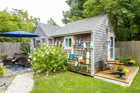 17 Bay View Avenue Oak Bluffs MA 02557