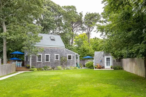 17 Bay View Avenue Oak Bluffs MA 02557