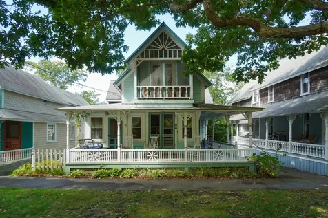 8 Trinity Park Oak Bluffs MA 02557