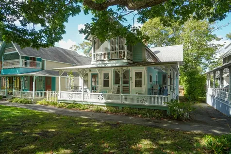 8 Trinity Park Oak Bluffs MA 02557