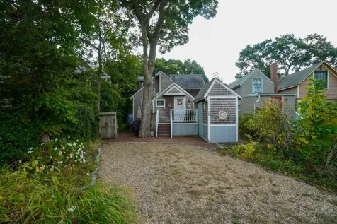 8 Trinity Park Oak Bluffs MA 02557