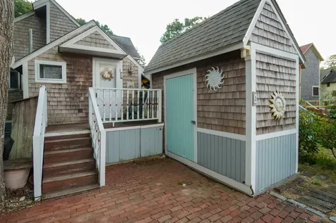 8 Trinity Park Oak Bluffs MA 02557