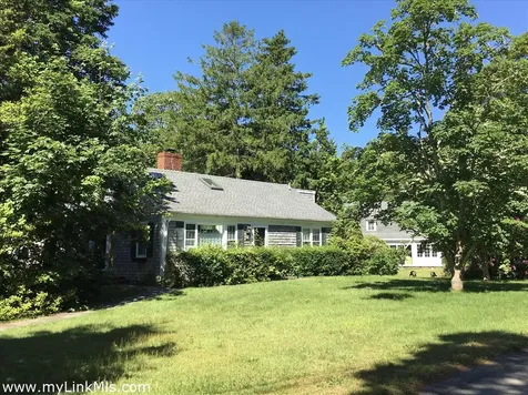 71 Davis Street Vineyard Haven MA 02568