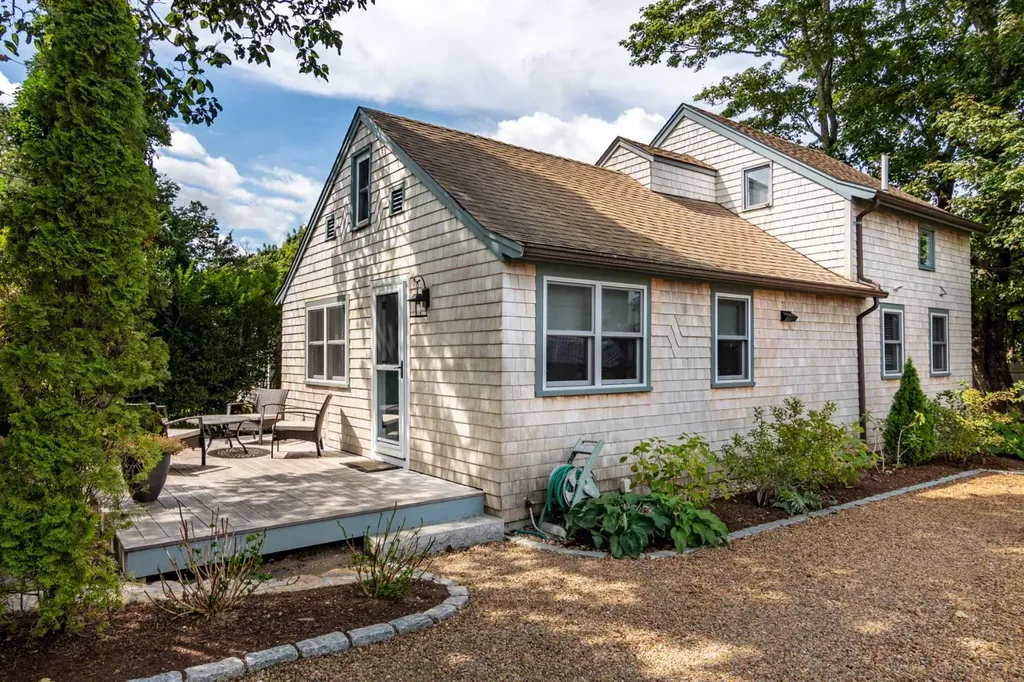 181 Circuit Avenue Oak Bluffs MA 02557