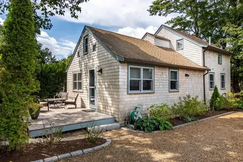 181 Circuit Avenue Oak Bluffs MA 02557