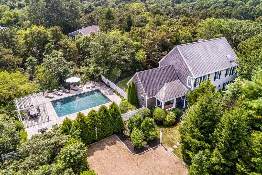 32 Schoolhouse Road Edgartown MA 02539