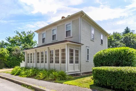 18 School Street Oak Bluffs MA 02557