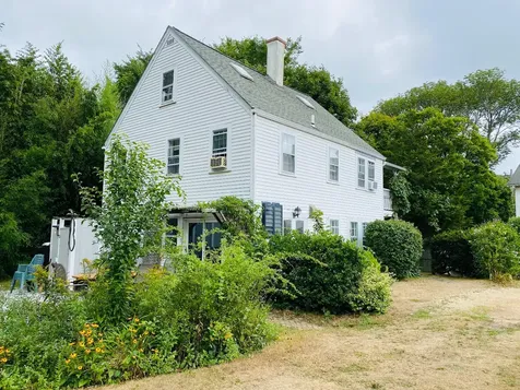 9 Walker Way Vineyard Haven MA 02568