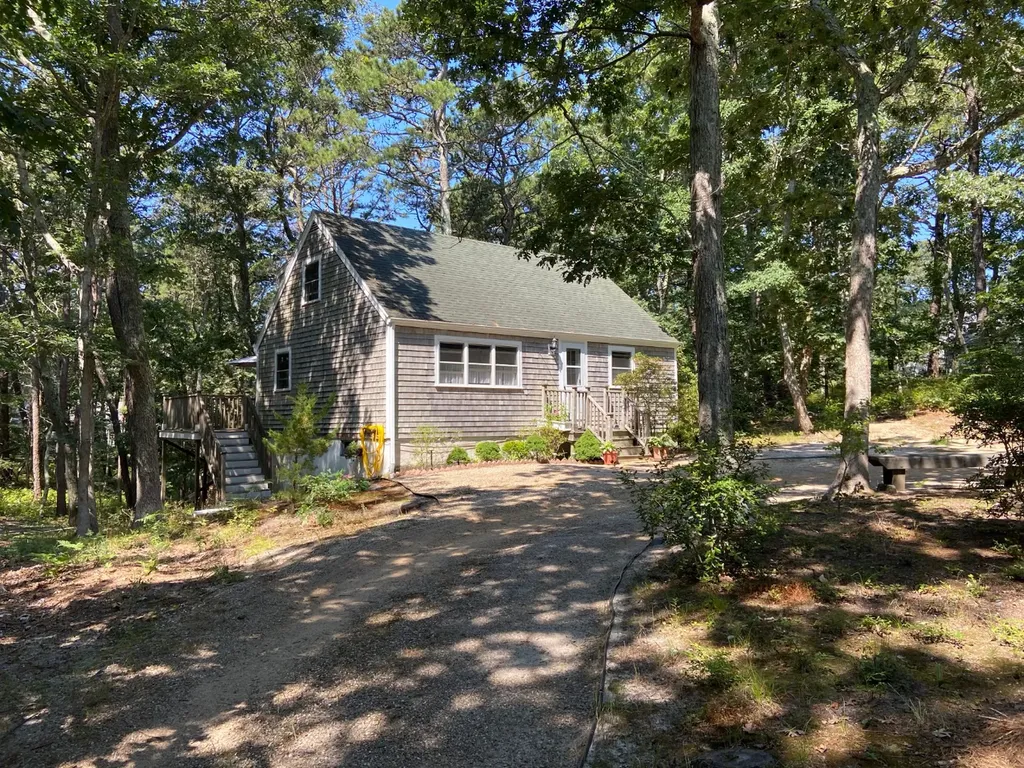 255 Daggett Avenue Vineyard Haven MA 02568