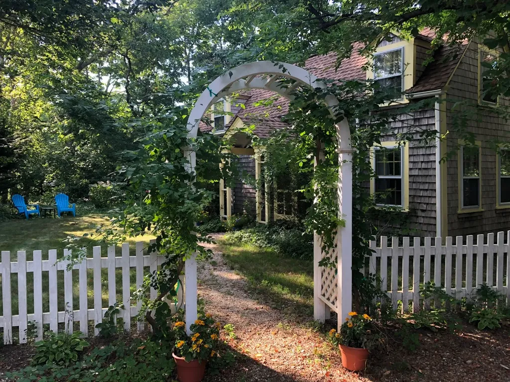 10 Winemack Street Oak Bluffs MA 02557