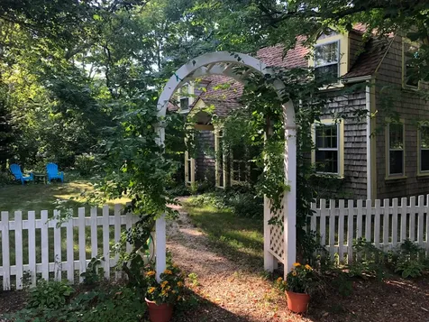 10 Winemack Street Oak Bluffs MA 02557