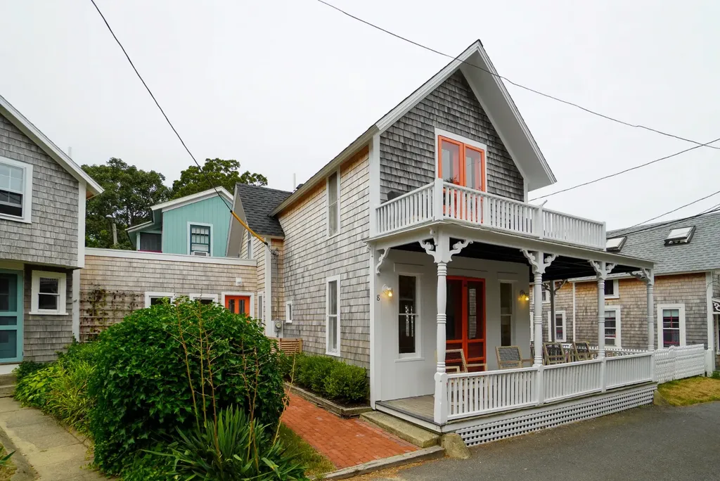 8 Rock Avenue Oak Bluffs MA 02557