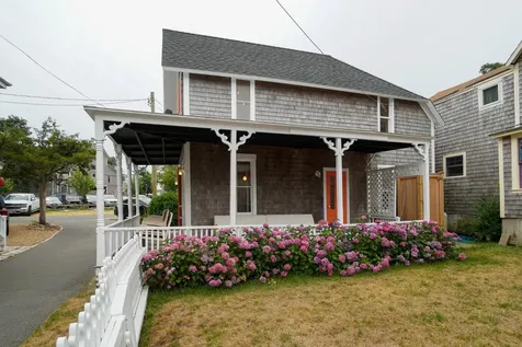 8 Rock Avenue Oak Bluffs MA 02557