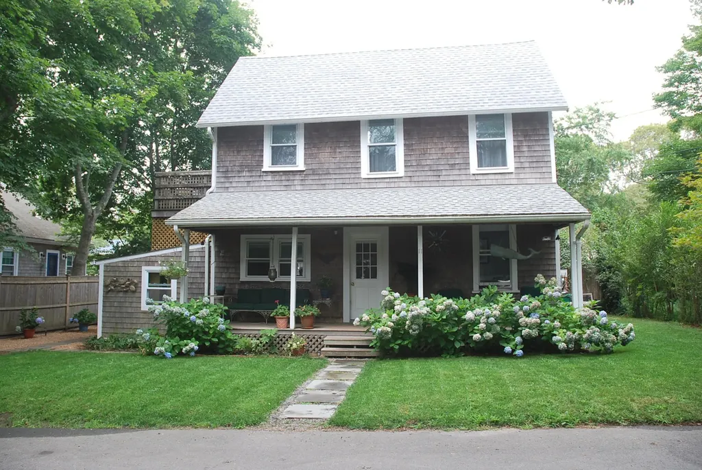 11 Lawrence Avenue Oak Bluffs MA 02557