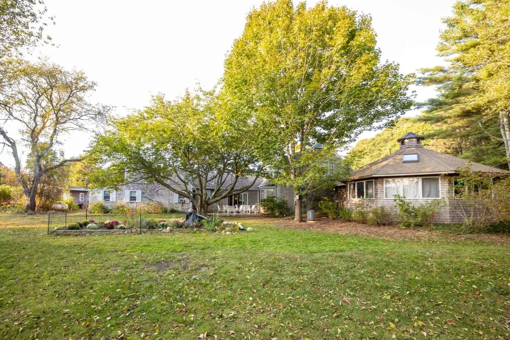 49 Old Courthouse Road West Tisbury MA 02575
