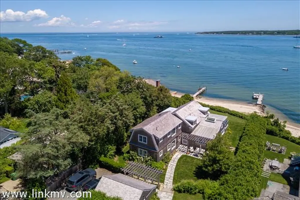 88 Hatch Road Vineyard Haven MA 02568