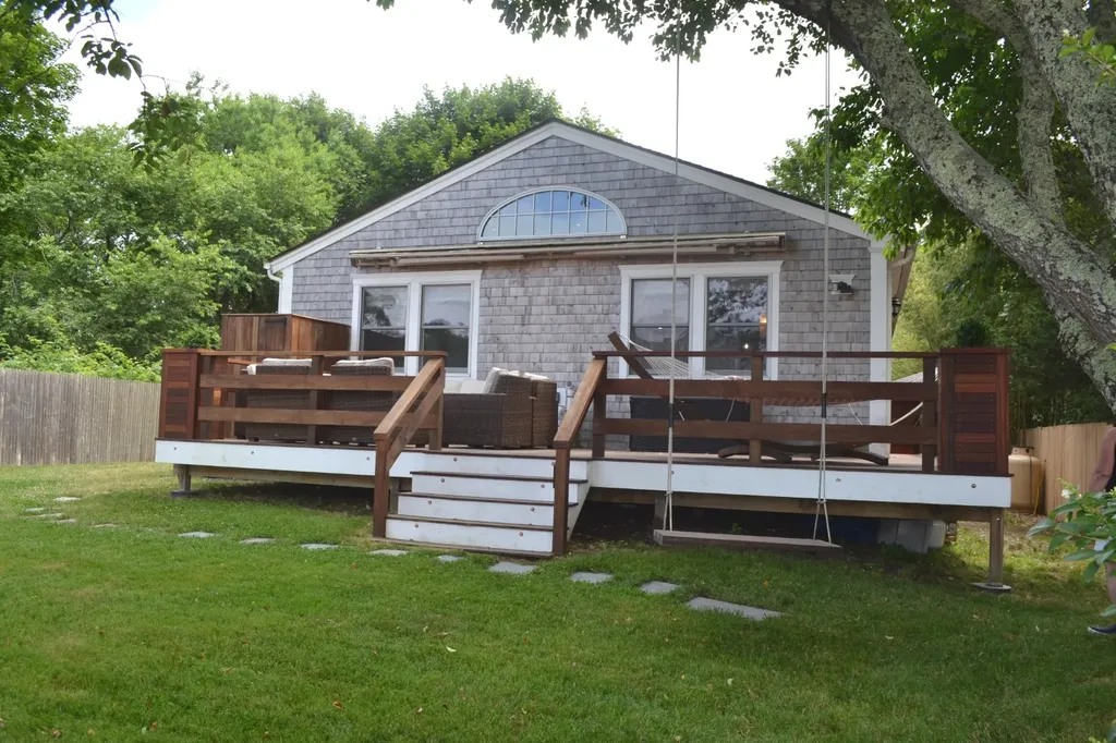 83 Lake Street Vineyard Haven MA 02568