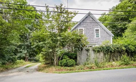 363 Lamberts Cove Road West Tisbury MA 02575