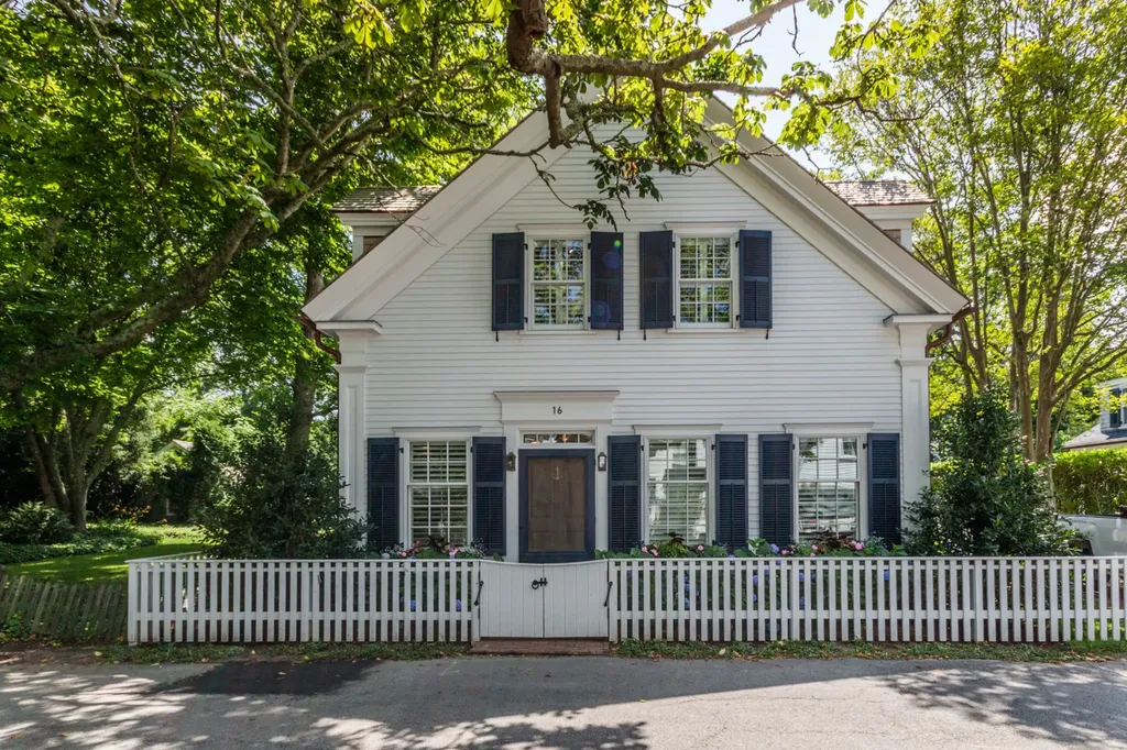16 Pent Lane Edgartown MA 02539