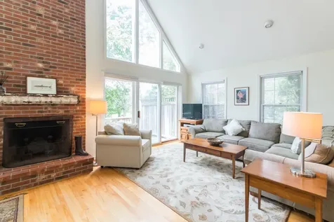19 Robins Nest Road Edgartown MA 02539